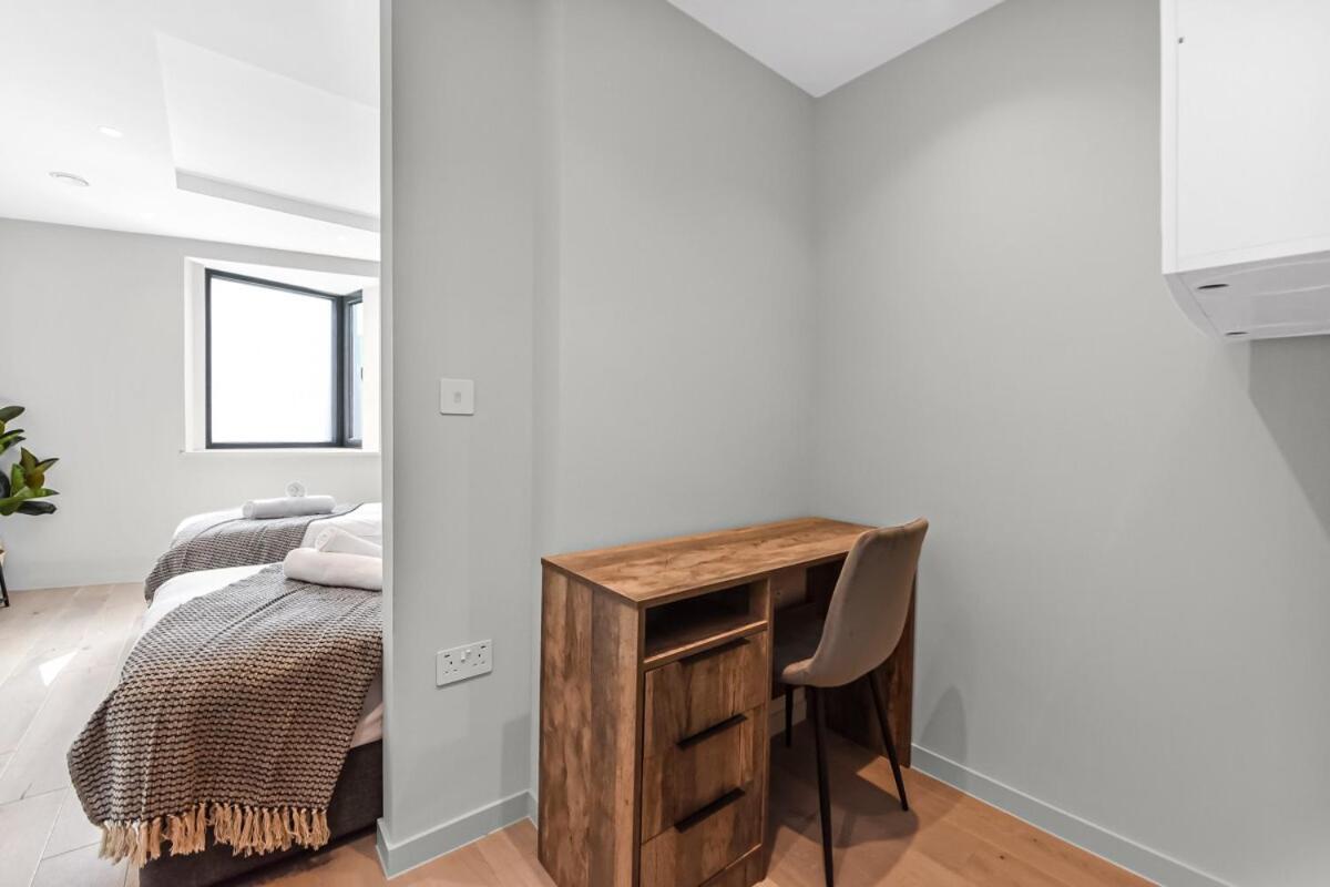 Sleek And Modern 4br Ultimate Getaway Apartment London