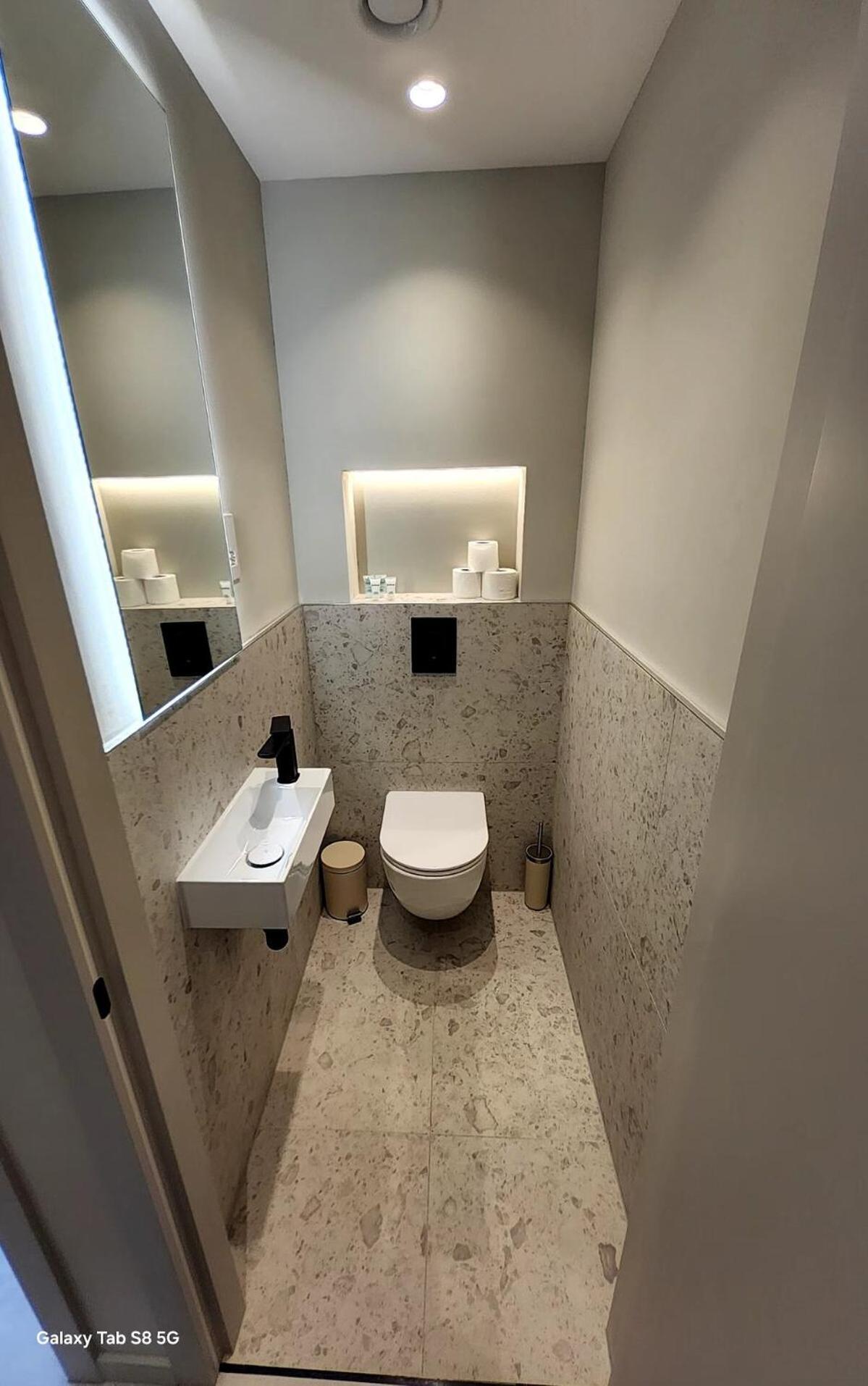 Sleek And Modern 4br Ultimate Getaway London